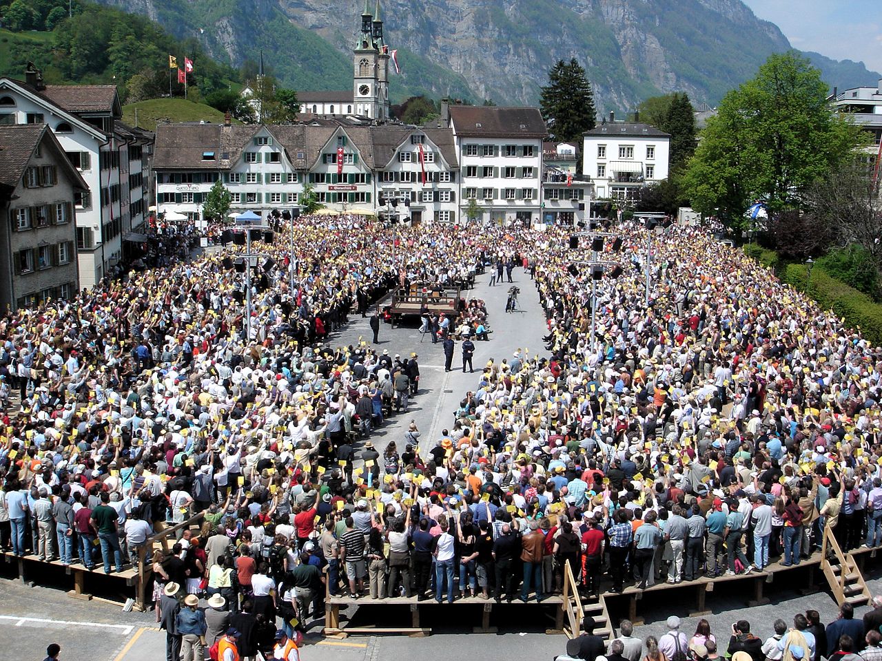 Как называется парламент в швейцарии. landsgemeinde glarus 2006. Как называется парламент в швейцарии фото. Как называется парламент в швейцарии-landsgemeinde glarus 2006. картинка Как называется парламент в швейцарии. картинка landsgemeinde glarus 2006